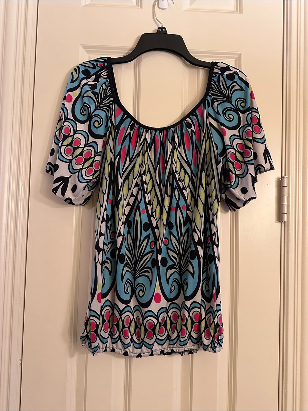 Scoop-Neck Blouse with Peacock Color Scheme